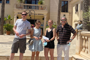 Studierende der Ascenso Akademie genießen ein sonniges Auslandssemester