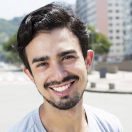 Schueler fragen 3 Porträtfoto eines Studenten