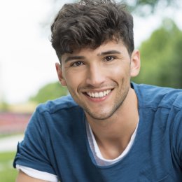 Schueler fragen 4 Porträtfoto eines Studenten